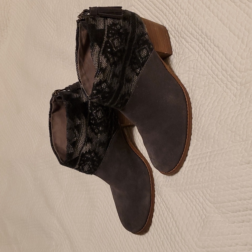 Toms suede booties